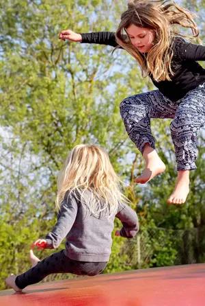 Hvidbjerg Strand Camping Resort Legeplads Hoppepude